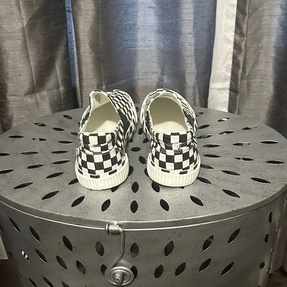 Very G Women's Black and White Checkered Slip-On Sneakers - Picture 5 of 6